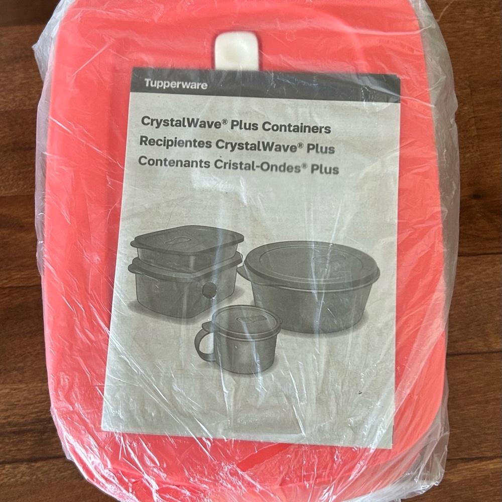 Tupperware CrystalWave Plus 4 Cup Rectangular Container - Picture 2 of 3